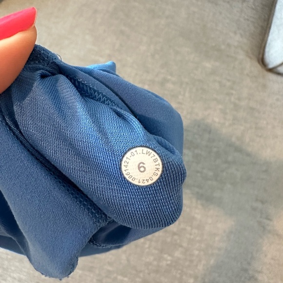 Lululemon align shorts size 6 - Picture 4 of 4